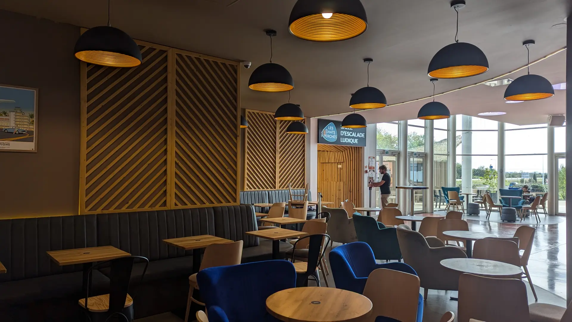 menuiserie bois cinema perpignan